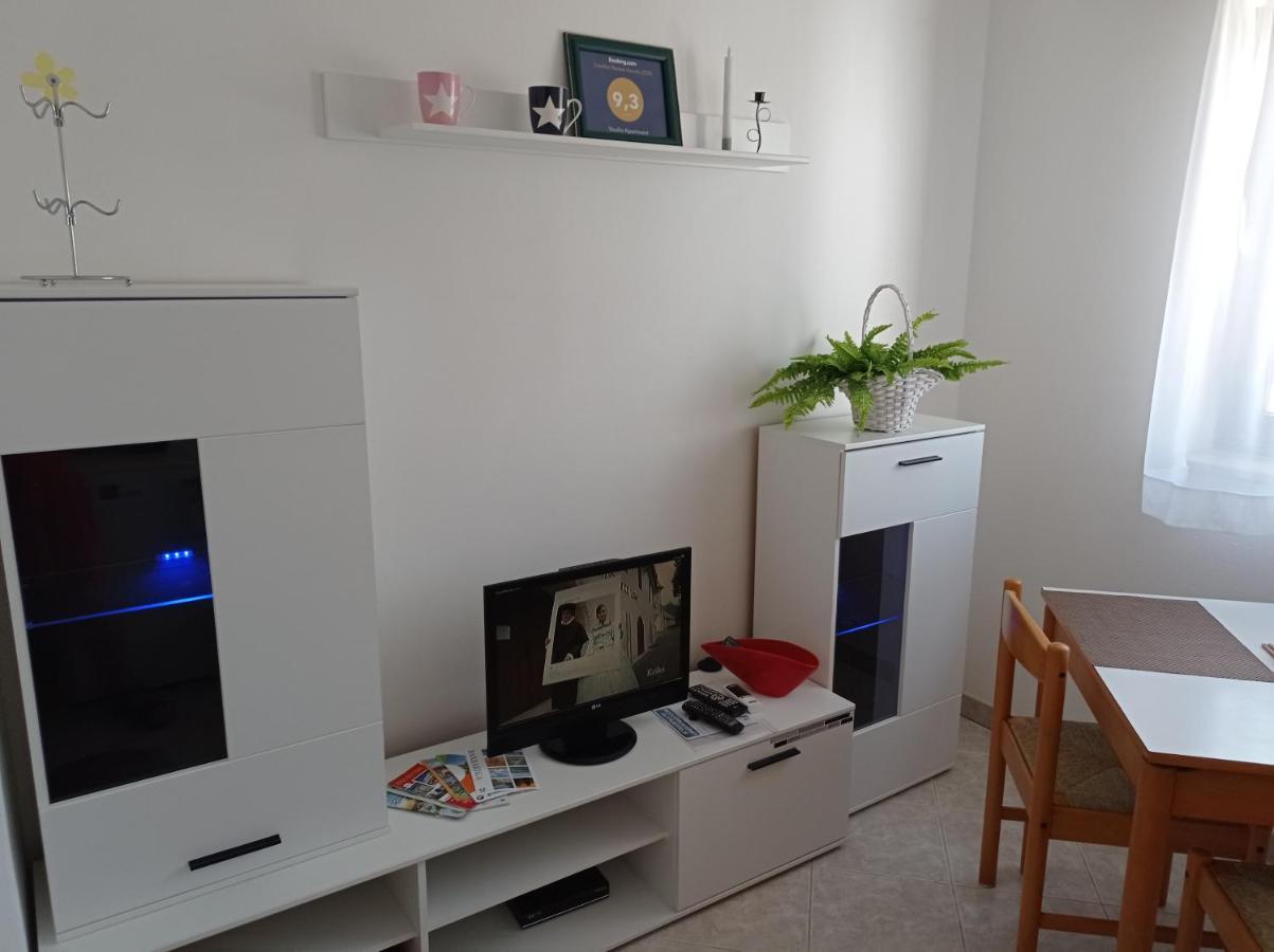 "Sunny" - Studio Apartment プーラ エクステリア 写真