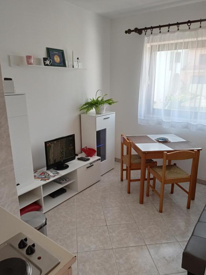 "Sunny" - Studio Apartment プーラ エクステリア 写真